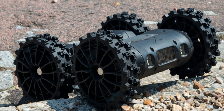 4 WHEEL DAY AND NIGHT SURVEILLANCE ROBOT